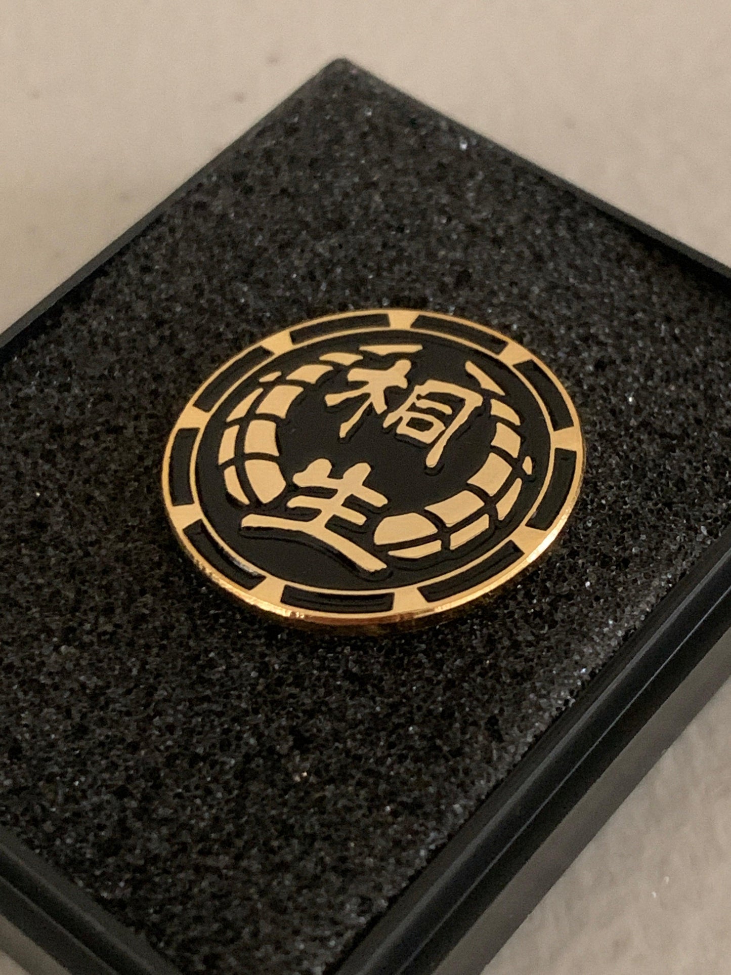 Hololive Kiryu Coco Kiryukai Pin Badge Rare - uptownhobbies